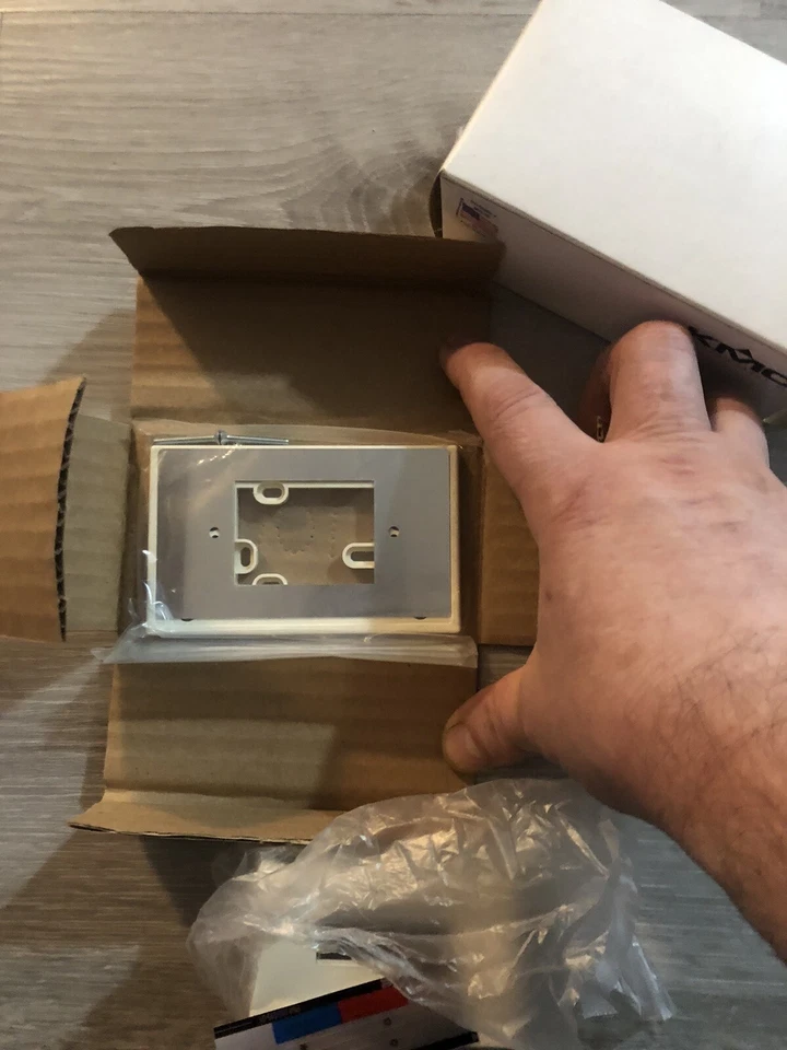 KMC CONTROLS CTE-5104-10 VAV room controller - Image 2 of 4