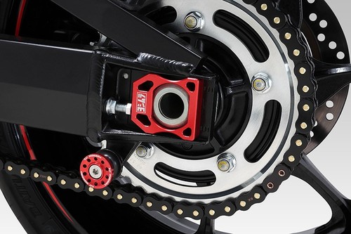 Yoshimura Suzuki Hayabusa GSX1300R 2023 Axle Block Chain Adjuster Red - Picture 2 of 3