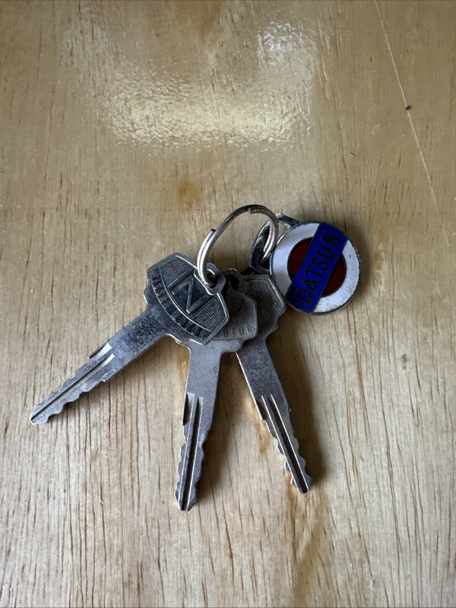 1972 Datsun 240z Factory Keys Vintage Original And Key Chain Very