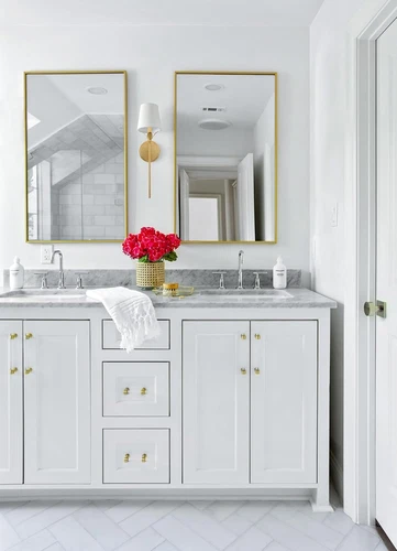 Elegant Antique Gold 1-Light Wall Sconce - Broche Design - Picture 10 of 11