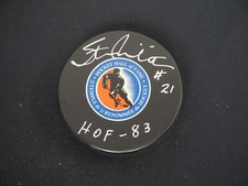 STAN MIKITA SIGNED HOCKEY HALL OF FAME PUCK INSCRIBED 