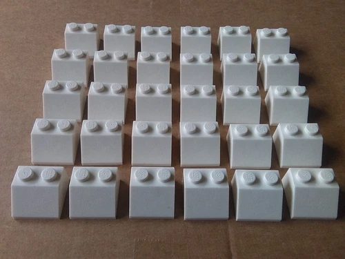 LEGO 30 WHITE 2x2 SLOPE BRICKS 3039
