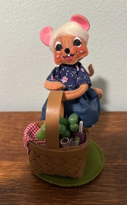 Annalee 6'' Picnic Mouse Basket Full of Grapes Bottle of Wine and Wine Glasses