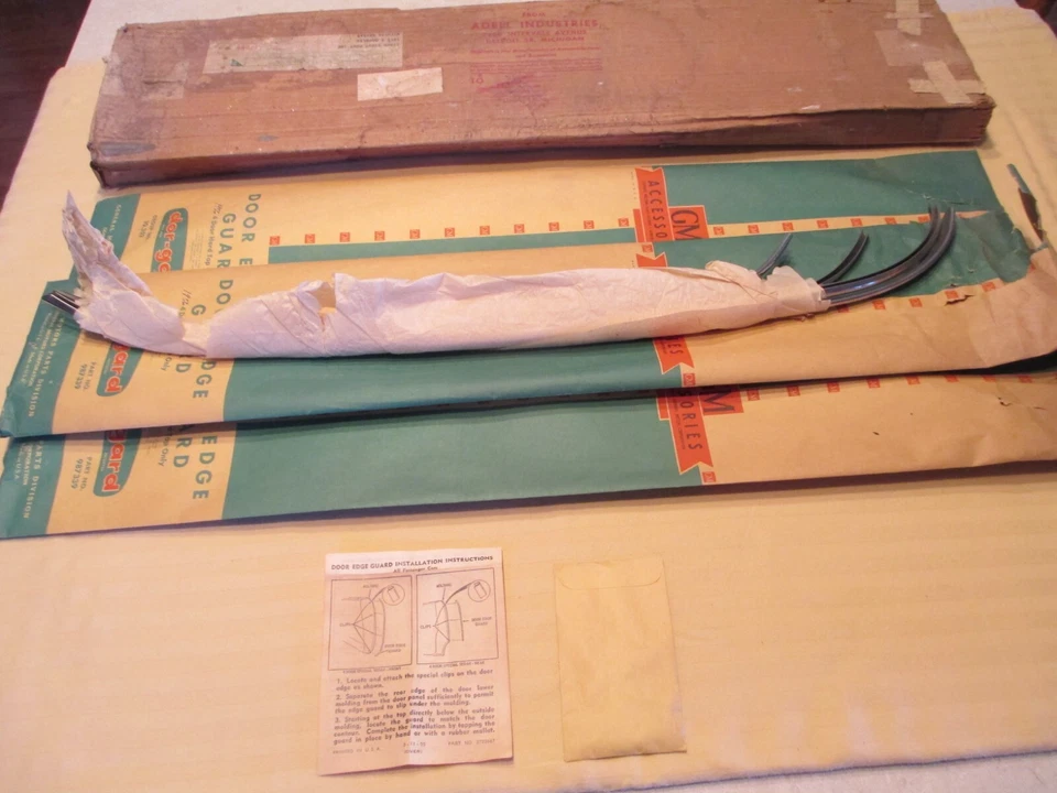 KIT PROTECTOR BORDE PUERTA CHEVROLET BELAIR 1956 NUEVO GM 987339 ACCESORIO GM Foto 2 de 4