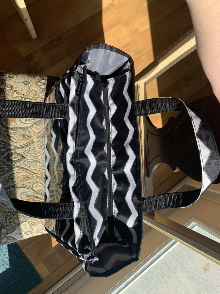 Thirty-One True Beauty Travel Makeup Bag Retired Chevron Black & White KBM Tote - Image 3 of 4
