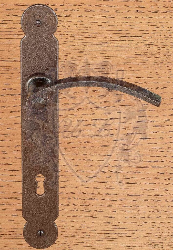 Maniglia forgiata  quadro 8 mm con molla foro normale 90 mm FM365.NM