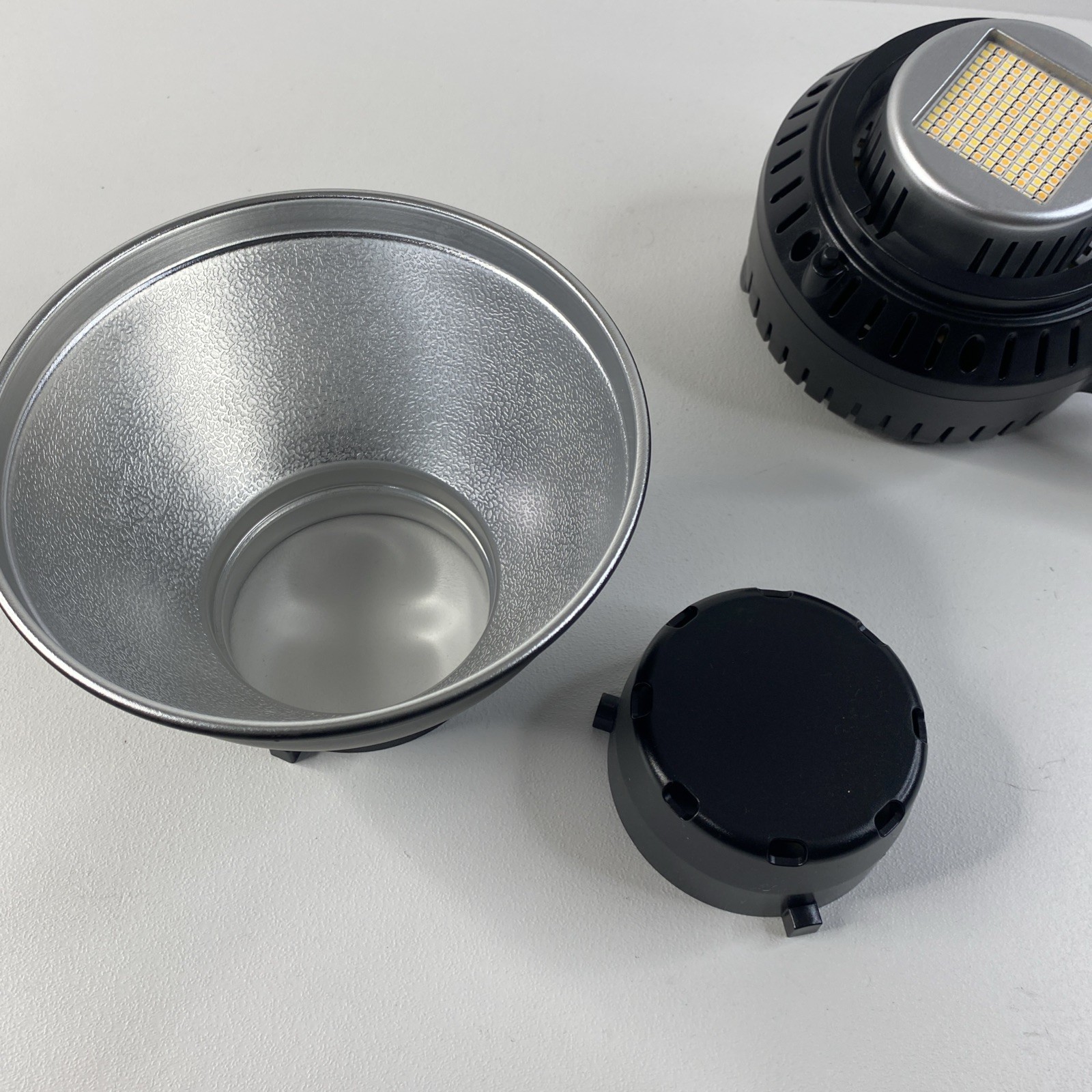 NEEWER CL-60B 60W LED Light 3200K-5600K W/ Remote & Hand Tripod