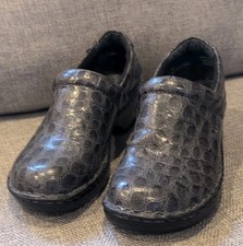 Boc Born Concept Women's Size 8 Mules Clogs Black Gray Slip On Comfort Shoes