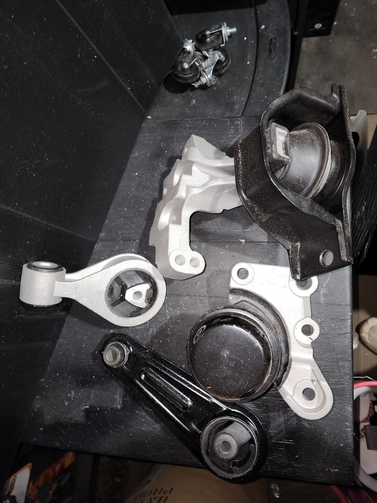 4pc Engine Motor Mount Kit Set for 08-13 Nissan Rogue FWD - Auto Transmission