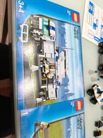 LEGO 7743 city police command truck with instructions.
