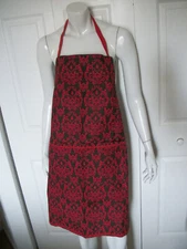 APRON BLACK & RED SCROLLS W/ TWO FRONT POCKETS