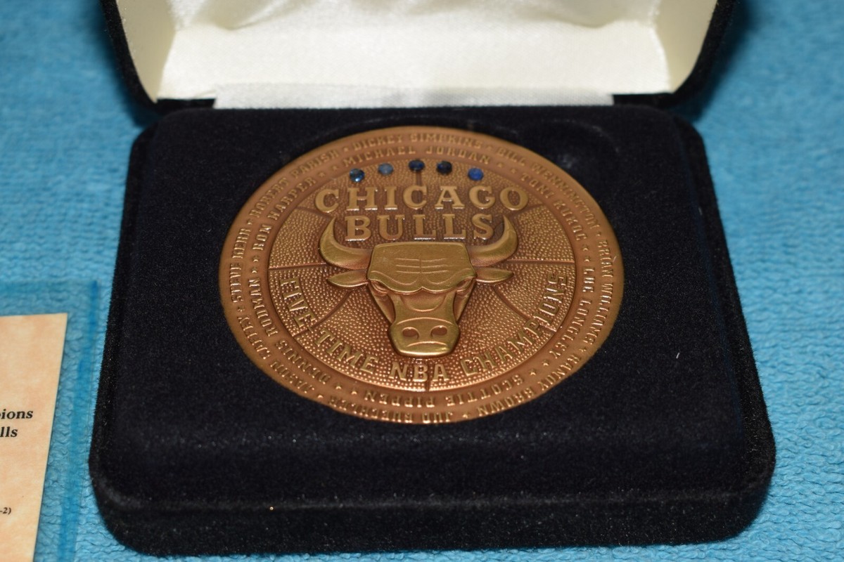 The Highland Mint Chicago Bulls 5-Time Champions 940/1500 Bronze