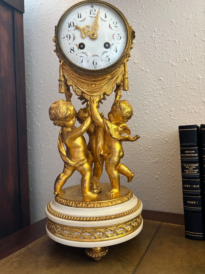 Pendule Louis XVI aux trois angelots porteurs - Photo 3/4