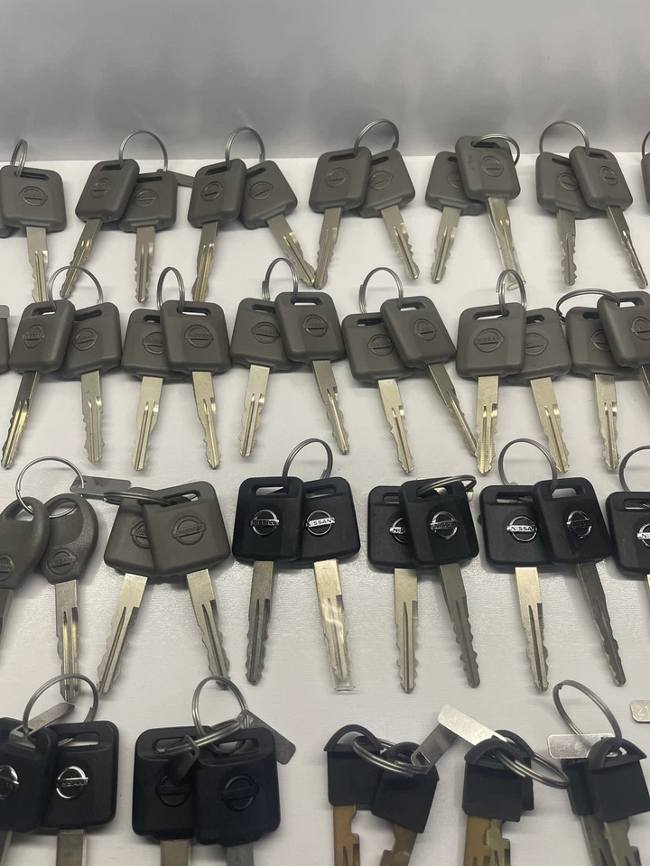 Lote de (46) juegos de llaves de fábrica Nissan OEM cerrajero, Locksport (llaves nuevas OEM) corte Foto 3 de 4