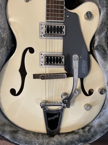 Gretsch G5420T Electromatic W/ Road Runner Case Vintage White - Picture 2 of 3