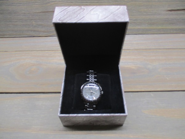 Reloj pulsera analógico Wildlife by Heidi Klum para mujer tono plata con caja
