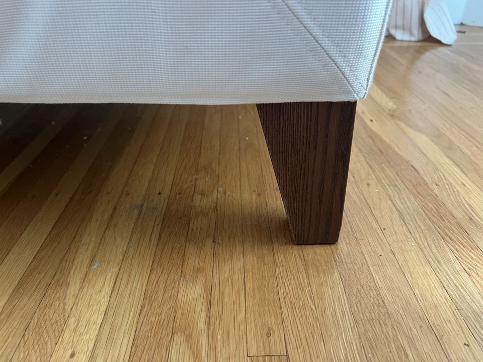 Современный 3-местный белый диван с деревянными ножками (подушки со скользящим покрытием) - Изображение 3 из 3