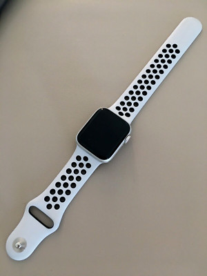 Apple Watch Nike SE 40mm Aluminium / Keramik Case / Sportarmband (M/L)  