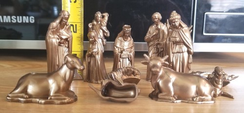 Vintage Miniature Nativity Figurines Set Of 13 Gold Tone Plastic - Picture 10 of 10