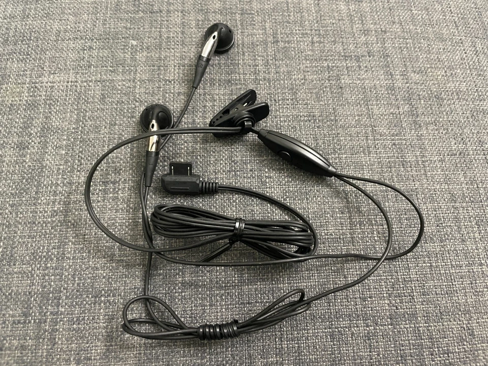 SHARP 703SHf 705SH 802SH 902SH 903SH SX313 SX633 SX813 SX833 Original Earphones - Image 3 of 4