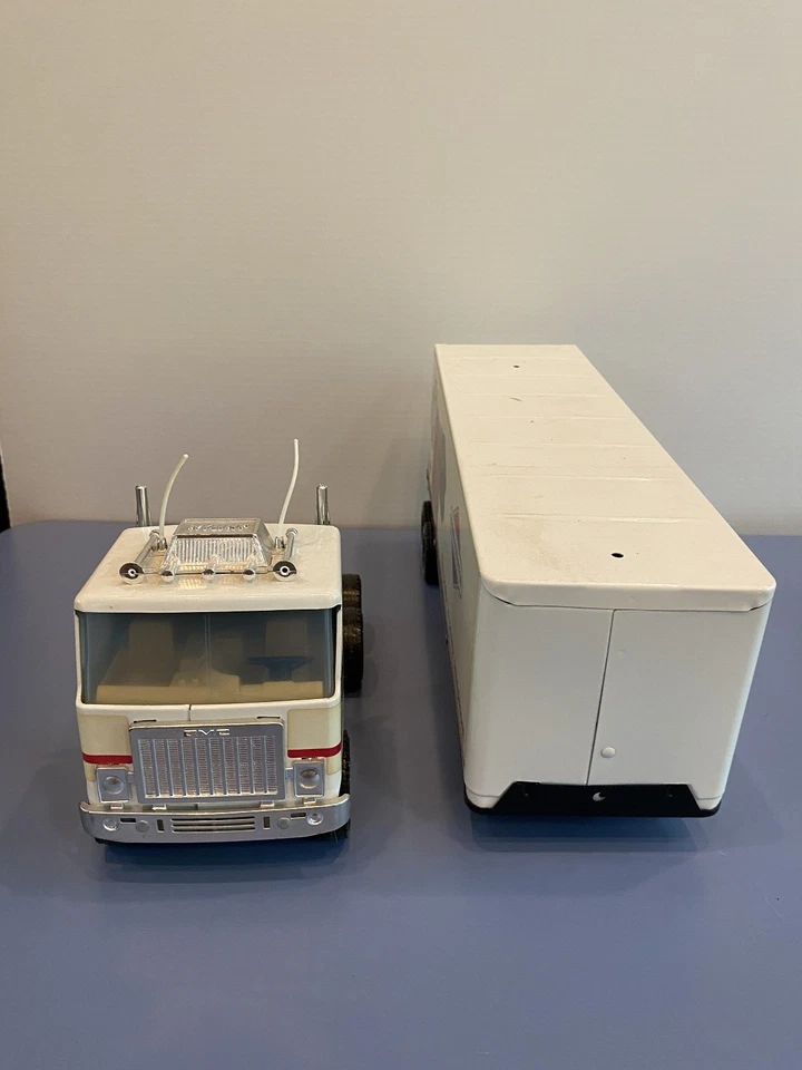 Camión de juguete NYLINT BRIGGS & STRATTON GMC 18 ruedas 21" L acero prensado Foto 2 de 4