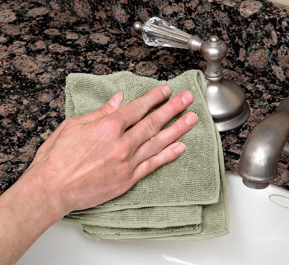 Paquete de 10 paños de limpieza de microfibra Envision Home, 12 por 12 pulgadas Foto 3 de 4