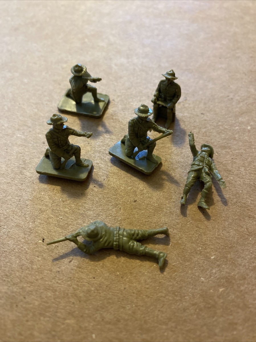 Miniature Army Men Toys, Vintage Tiny Green Soldiers Army Men - Main Image