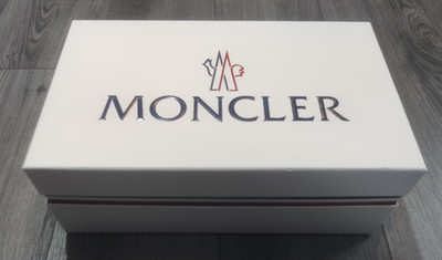 Moncler leere Geschenkbox mit Taschentüchern und Karte 35,5 x 21,5 x 13 cm