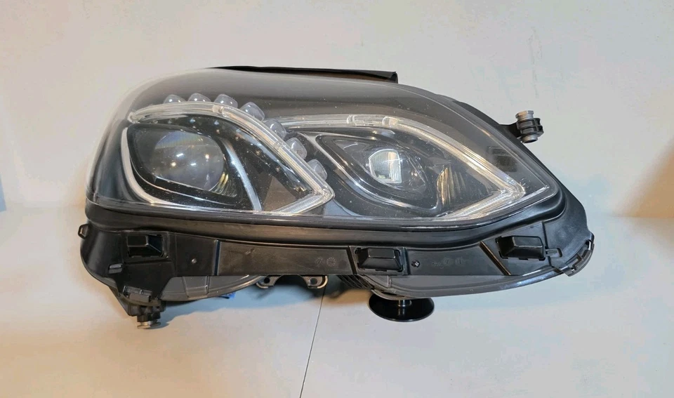 Conjunto de faros LED derecho Mercedes-Benz E200, E250, E350, E550, E63 AMG 2015-2016 Foto 2 de 4