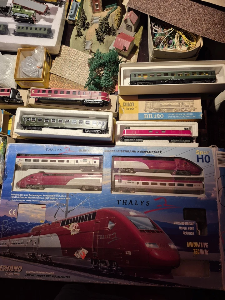 H0 Konvolut Piko Modelleisenbahn Schienen/Deko/Waggons - Bild 2 von 4