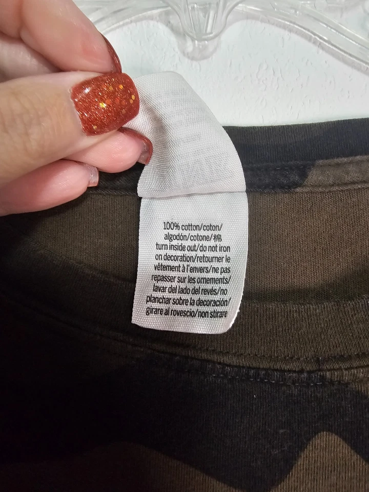 Camiseta Victoria's Secret Rosa Camuflada Manga Larga Camuflada Rojo Rosas Talla Med Foto 4 de 4