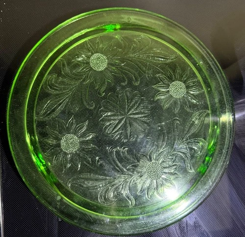 Jeanette glass co uranium Sunflower Green Depression Era Cake Plate 10"