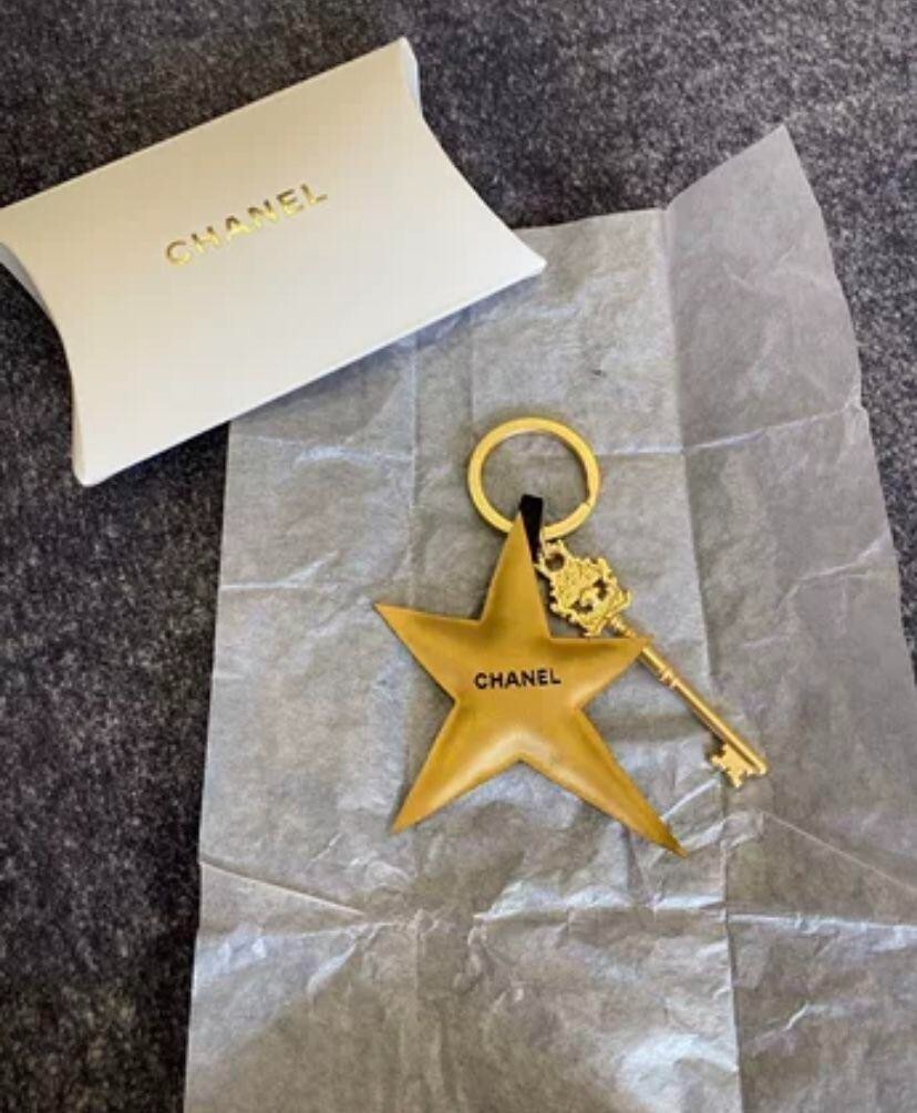 25A 扇子モチーフで可愛いアクセント【CHANEL】キーホルダー 25A 扇子モチーフで可愛いアクセント【CHANEL】キーホルダー 25A