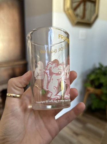 VINTAGE 1973 ARCHIE COMIC BETTY & VERONICA “Friends are for sharing” Glass - Picture 7 of 10