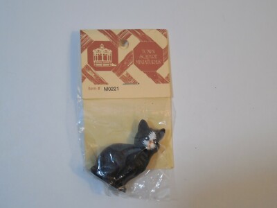 Town Square Miniatures ~ Sitting Black Cat ~ Item # M0221 ~ 1 5/8'' Tall ~ New