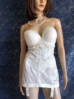 GOSSARD RETROLUTION  BRIDAL  BODY SHAPER / SLIP/ GARTER SZ 34 DD/E