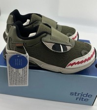 Stride Rite m2p Light Up Monster Sneaker Olive Big Kids Size 12