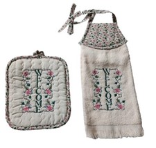 2 pc WELCOME Hanging Kitchen Towel Quilted Pot Holder Embroidered Floral Spring