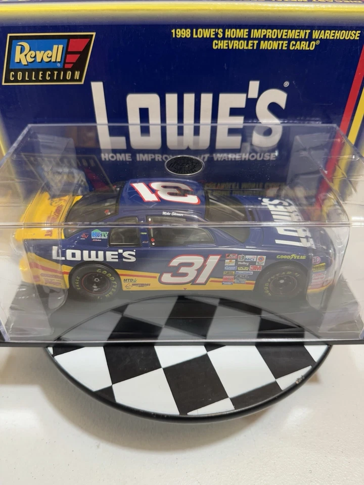 Mike Skinner No31 Lowe's 1998 Revell 1:24 Nascar литая с чехлом - Изображение 4 из 4