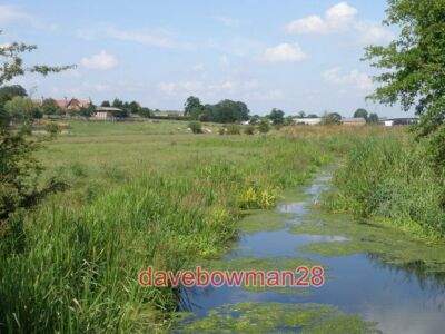 FOTO ÜBERSCHWEMMUNGSGEBIET IN DER NÄHE VON IRTTHLINGBOROUGH EIN ZWEIG DES FLUSSES NENE SCHLÄNGELT SICH