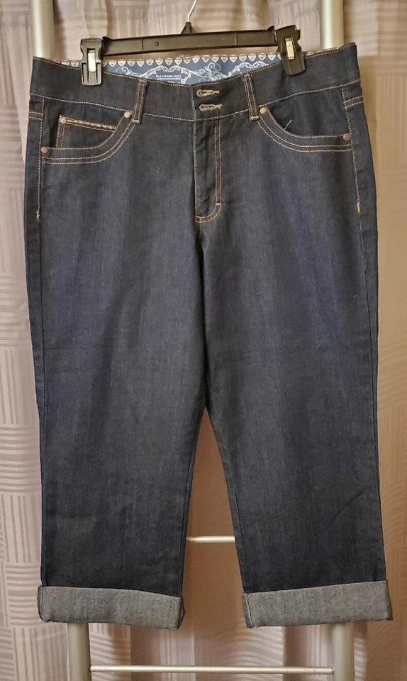 Gorra de mezclilla elástica con puños para mujer Bandolina lavado oscuro talla 12 Foto 3 de 4