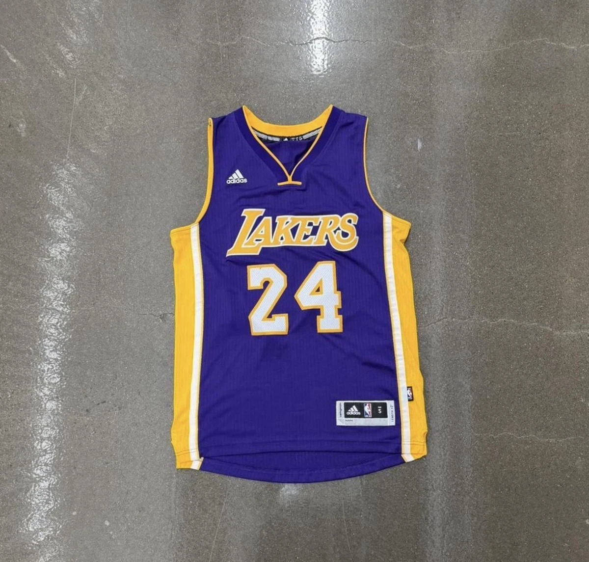 Preços baixos em Adidas Kobe Bryant Los Angeles Lakers Roupas e