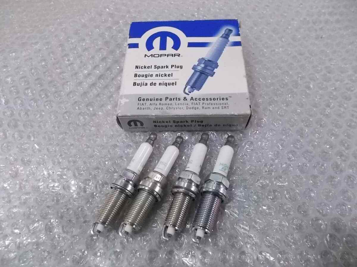 MOPAR Mopar plug 4 pieces SPLZFR5C11 / Q2-185