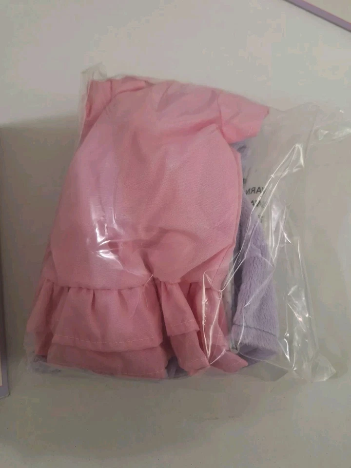 Conjunto de 3 piezas de armario Pottery Barn Kids My First Doll bata, vestido y mono  Foto 3 de 4