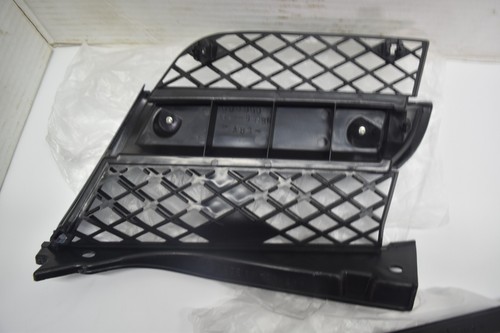 Fits 2003 2004 Mitsubishi Outlander Front Black White Grill Inserts LH RH Pair - Picture 4 of 6