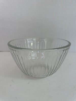 NEW, UNUSED 3 CUP PYREX BOWL, RIBBED DESIGN