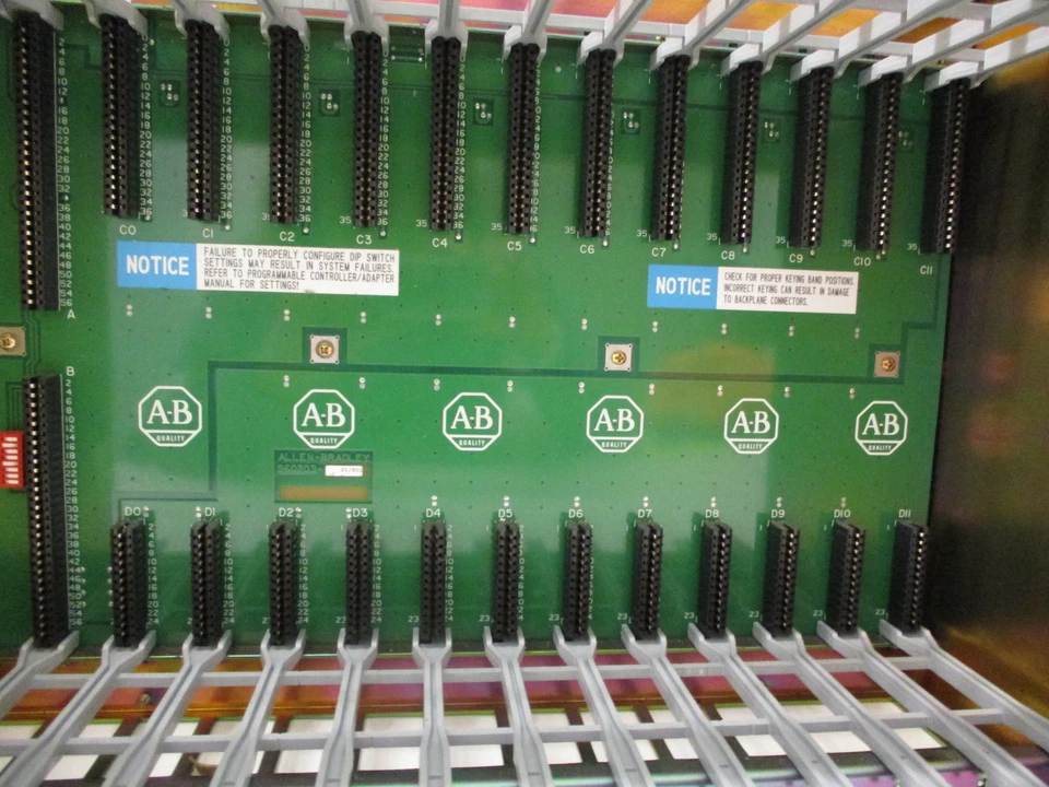 CHASIS DE E/S ALLEN-BRADLEY 1771-A3B1 SERIE B 12 RANURAS Foto 2 de 4