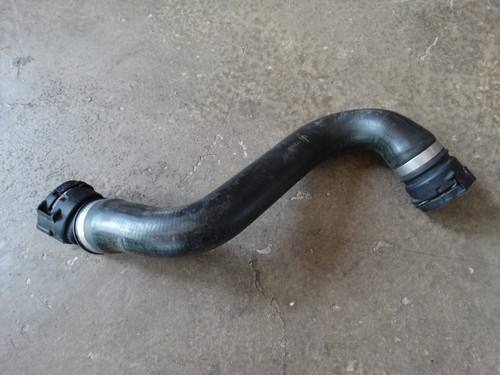 BMW E82 E88 E90 E91 E92 E93 X1 N47 Schlauch Kühler Wasserschlauch 7797258
