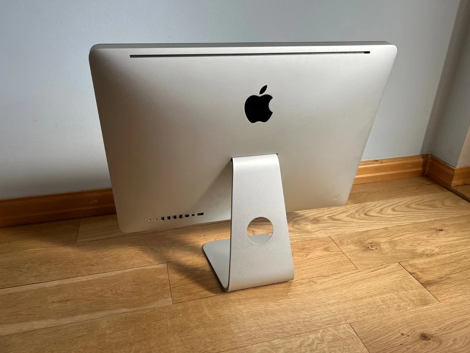 iMac 21.5" 500gb HDD, Intel Core 2 Duo, 4gb Ram, mid 2010,+Windows 10 Bootcamp! - Image 3 of 4