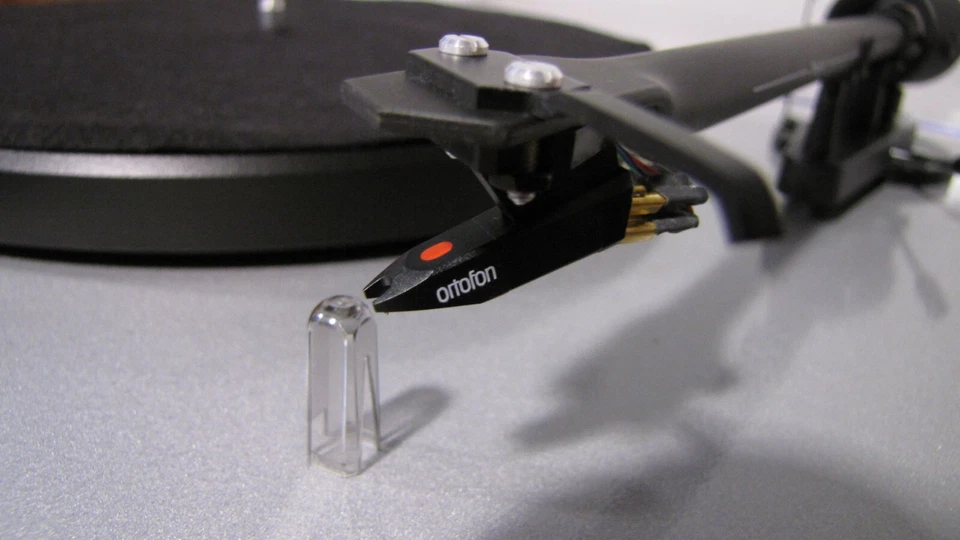 Pro-Ject Debut III e | silber | Plattenspieler | Endabschaltung | Ortofon OM5eMM - Bild 2 von 3